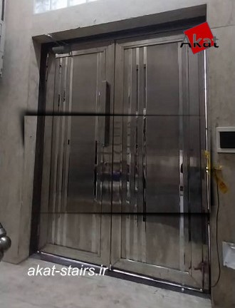 درب تمام استیل نقره‌ای