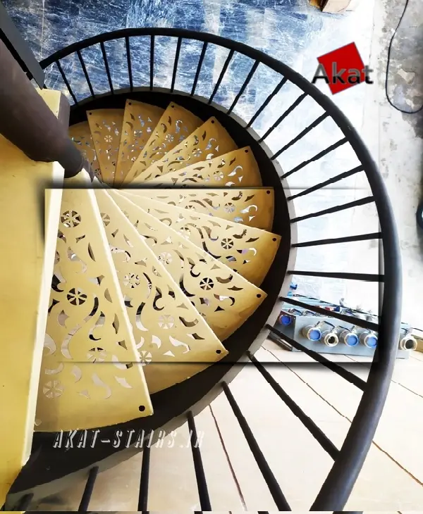 پله گرد آهنی با کف لیزری برای فضای کم  