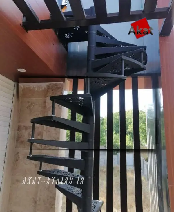 پله گرد و پیچ آهنی برای فضای کم 